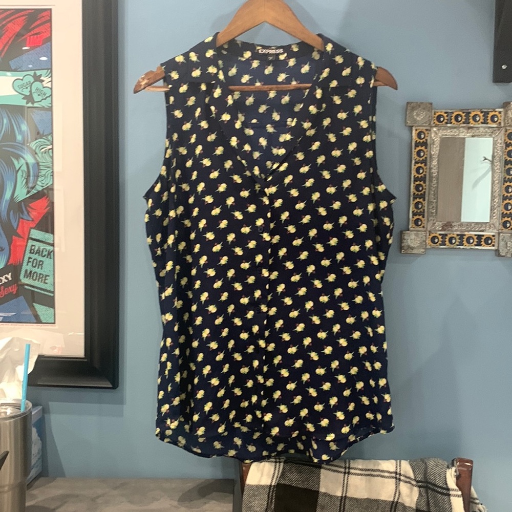 Express M sleeveless blouse